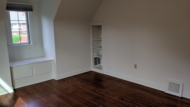 Building Photo - Stylish Tudor house with 3-bed, 2.5-bath, 1 office for rent in North Queen Ann