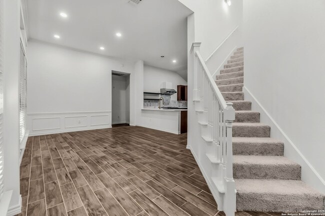 Building Photo - 3Bed/2.5 Bath House Ready for Rent!