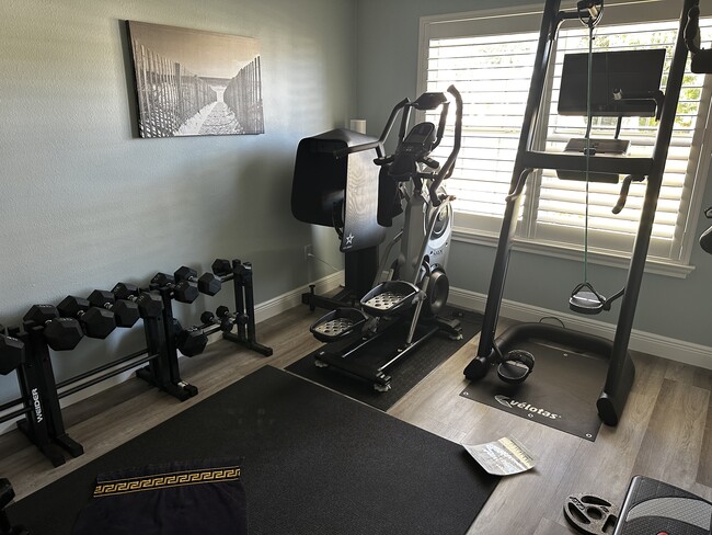 Building Photo - 2000 Ardmore Way