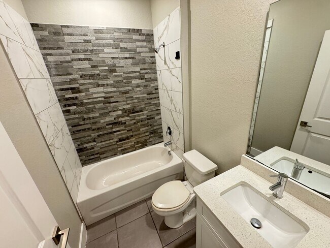 Building Photo - BEAUTIFUL Home 4 Bedroom, 2 Bathroom in Po...