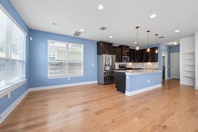 Building Photo - 1406 Casa Dr