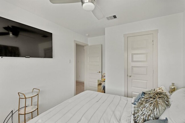 Building Photo - 29407 Ella Larchmont Ct