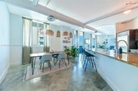 Building Photo - 700 NE 25th St