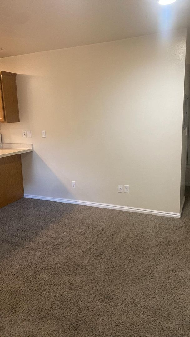 Building Photo - REDUCED RENT  (limited time ONLY). One Bedroom near Utah Valley Hospital, Provo Recreation Center...