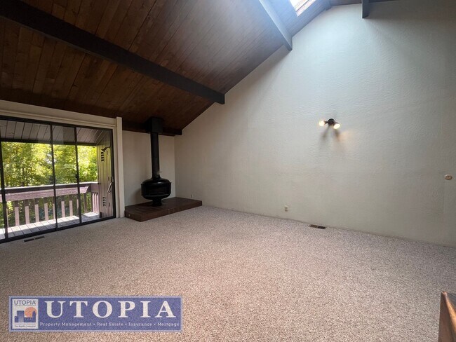 Building Photo - Bright and cozy 2-Bedroom, 2 Bathroom loca...