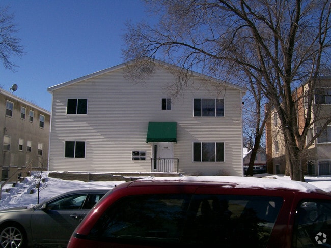Building Photo - 2616 Cedar Ave S