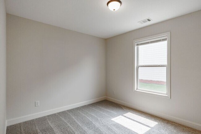 Building Photo - 47 Heartland Cir