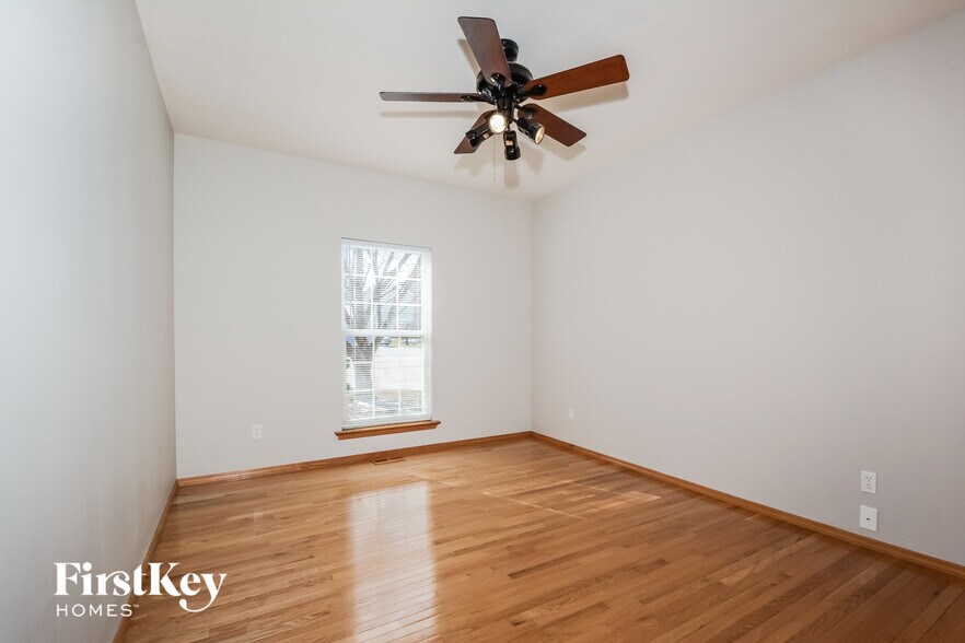 Building Photo - 12 Fox Bluff Ct