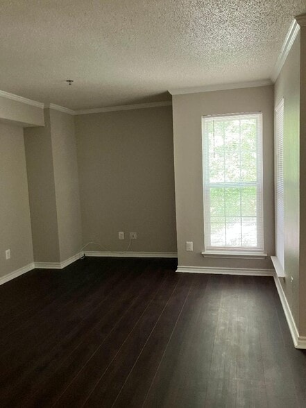 Building Photo - 1504 Lincoln Way