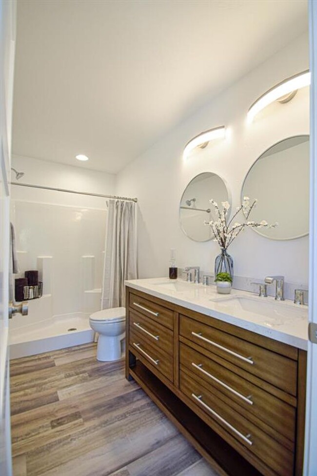 Building Photo - New South Hills Duplex Stunner!