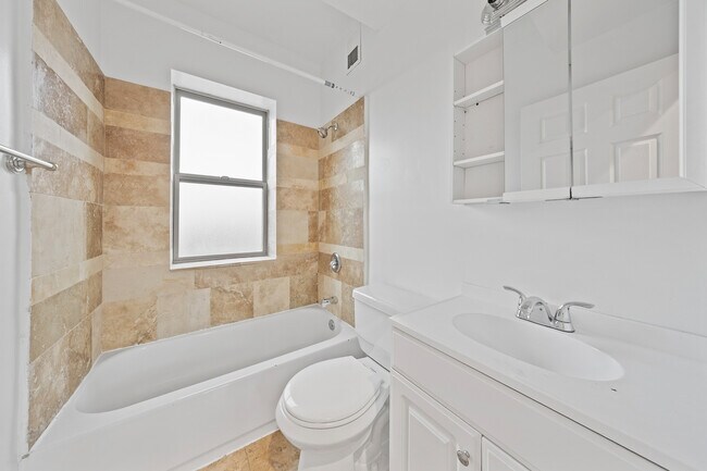 Building Photo - 7227 N Rogers Ave