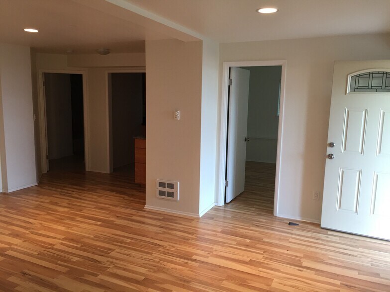 Building Photo - 5728 S Ryan St