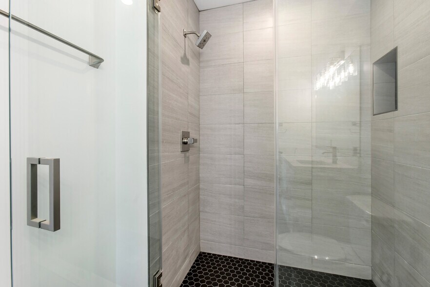 Building Photo - 10928 S Inglewood Ave