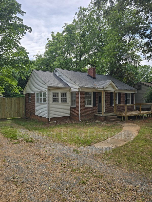 Building Photo - 5008 Doris Ave