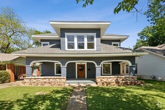 Building Photo - 826 Woodlawn Ave