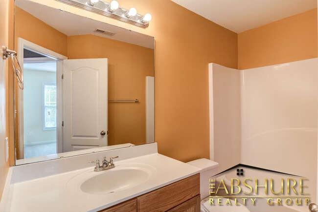 Building Photo - 2136 Sunny Cove Dr