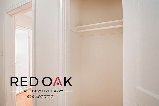 Building Photo - 1828-1850 N Edgemont Street