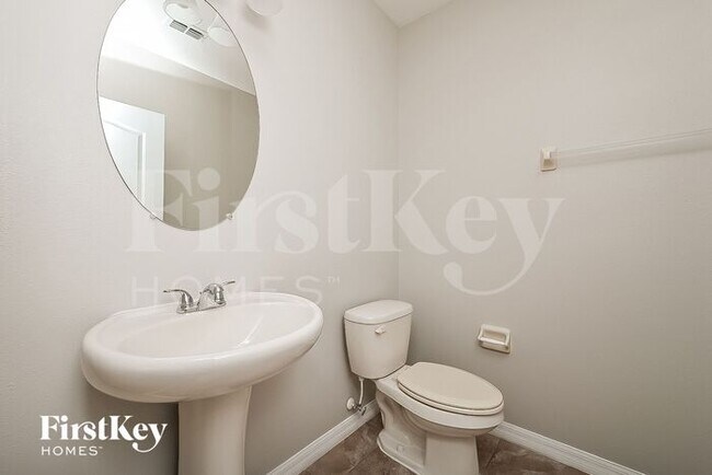 Building Photo - 2704 Garden Falls Dr