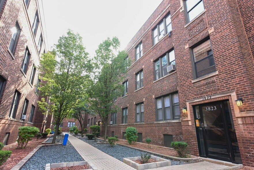 Primary Photo - 3832 N Fremont St