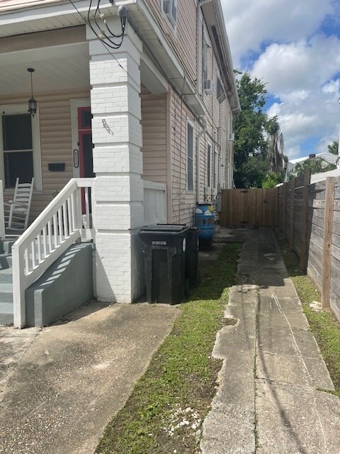 Exclusive use of this Driveway - 8226 Cohn St