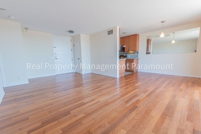 Building Photo - Beautiful One Bedroom Apartment in Los Ang...