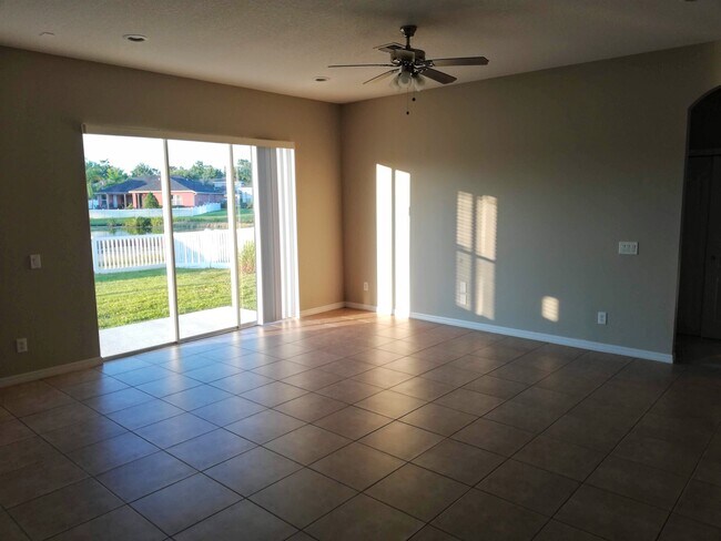 Building Photo - 19909 Tamiami Ave