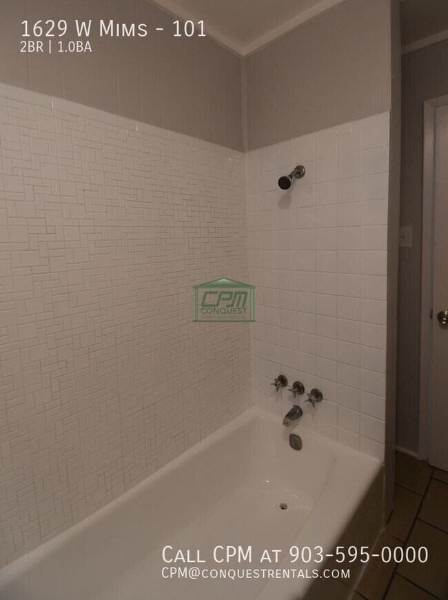 Building Photo - 1629 W Mims St