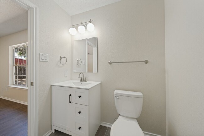 Building Photo - 9814 Alisa Brooke