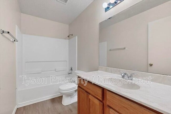 Building Photo - 8001 Vinemont Pl NW