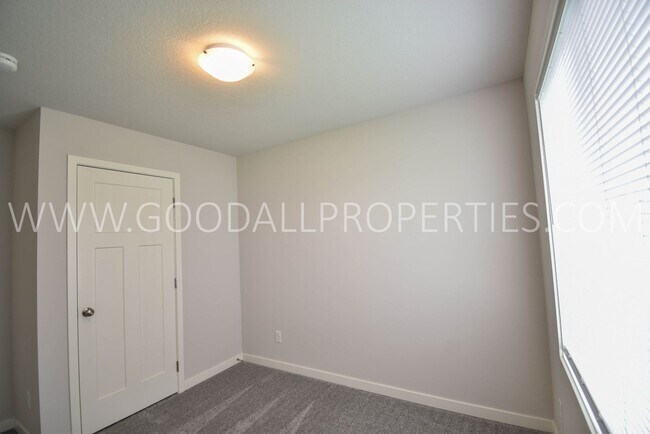 Building Photo - 3 Bedroom 2 Bath Home in Clive / Waukee School District