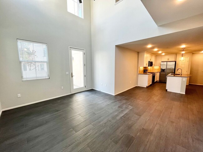 Building Photo - Modern 5B 4BA Townhome w/ AC in Playa Del ...