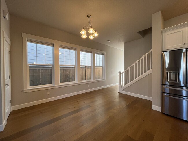 Building Photo - 3-Bedroom Home in Reed’s Crossing with Luxurious Primary Suite & Open Floor Plan, Fireplace, Wash...