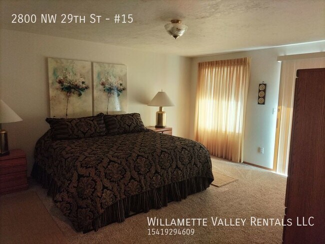 Building Photo - Furnished townhouse in NW Corvallis