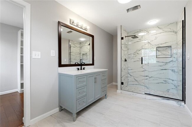 Building Photo - 220 Clipper Bay Dr