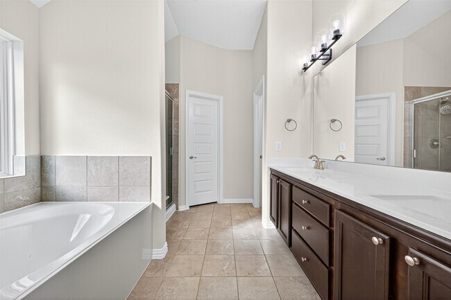 Building Photo - 40519 Goldeneye Pl