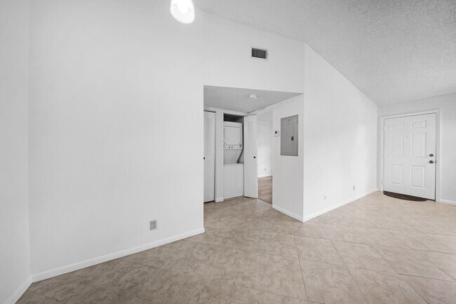 Building Photo - 9480 Boca Cove Cir