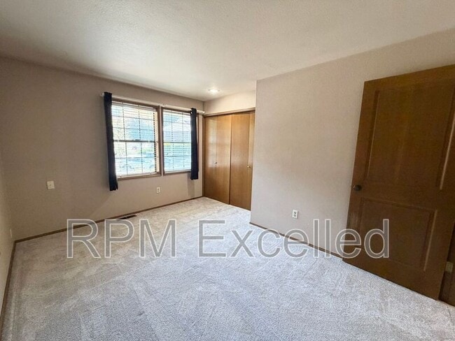 Building Photo - 4925 Mill Pond Dr SE