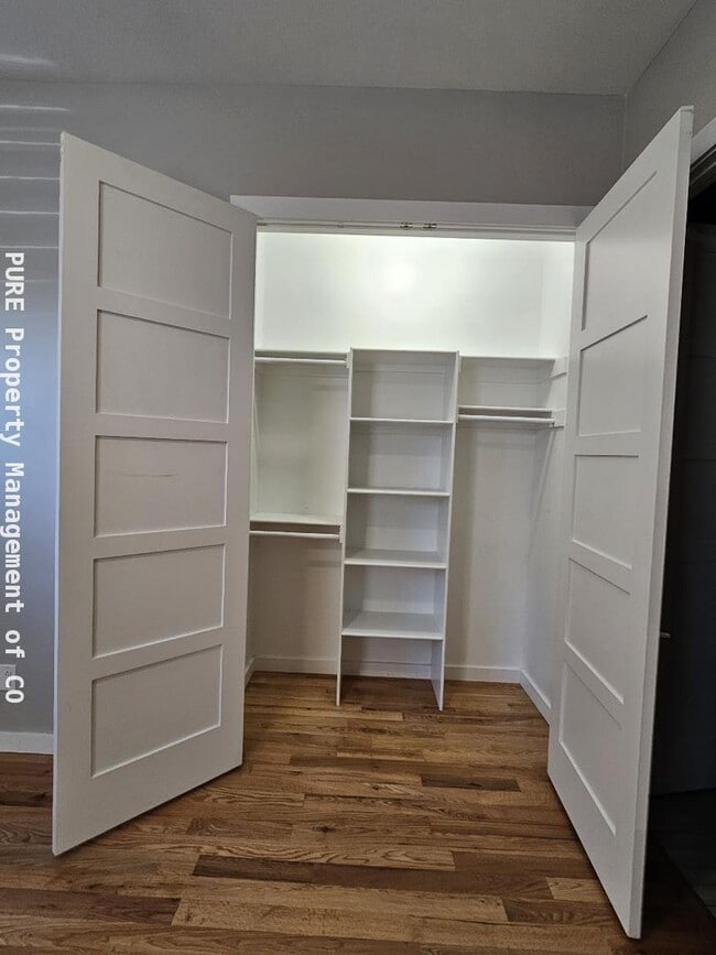 Building Photo - Beautiful 2 BR 4BA in the Highlands