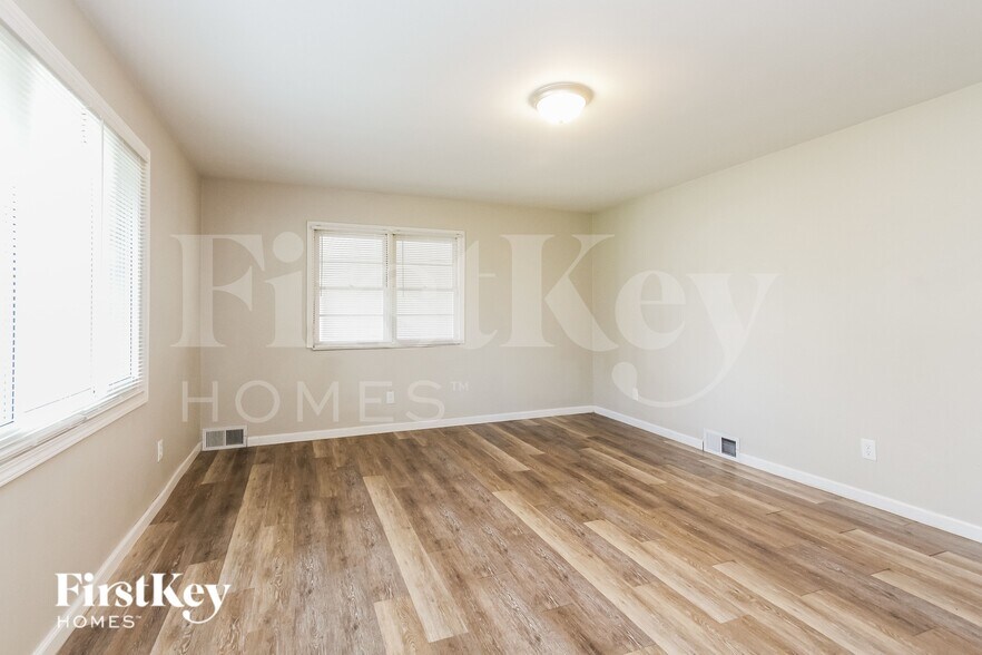 Building Photo - 9045 E 18th St