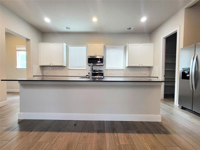 Building Photo - 601 C-Bar Ranch Trl