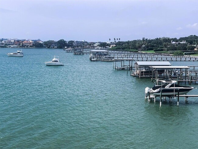 Building Photo - 100 Bluff View Dr