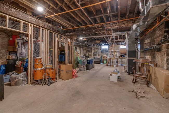 Building Photo - Newer Construction Fairmount Apartments