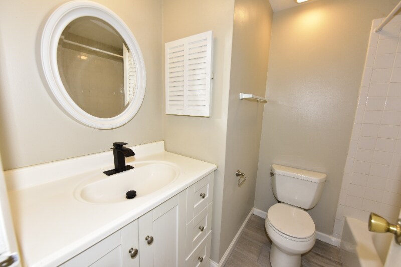 Building Photo - 1030 Galliton Ct