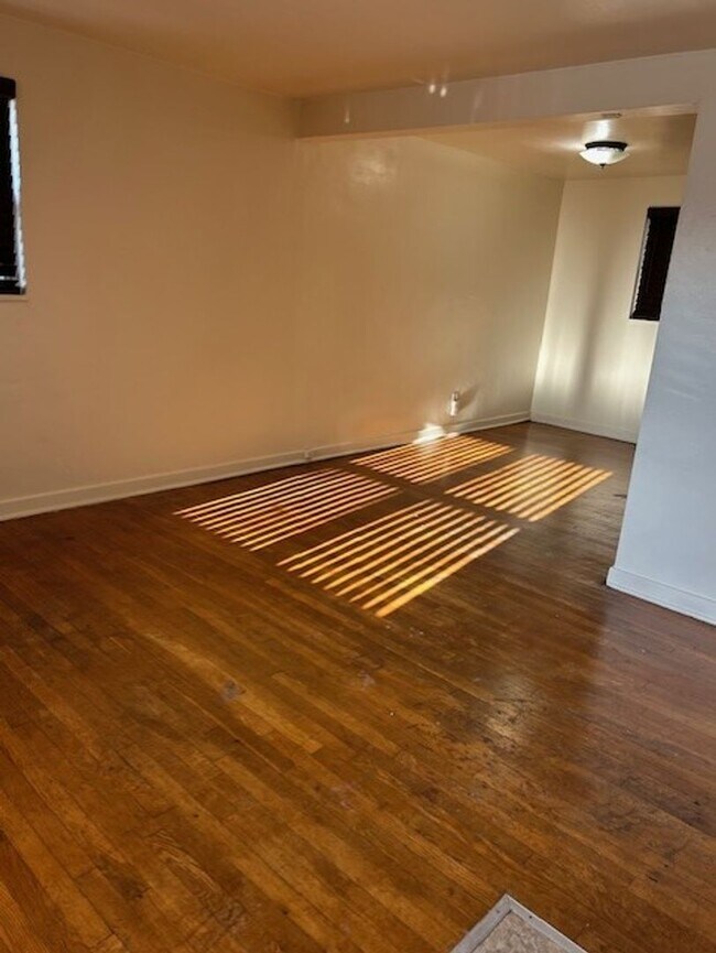 Building Photo - Affordable & Convenient Rental in Wilkinsburg