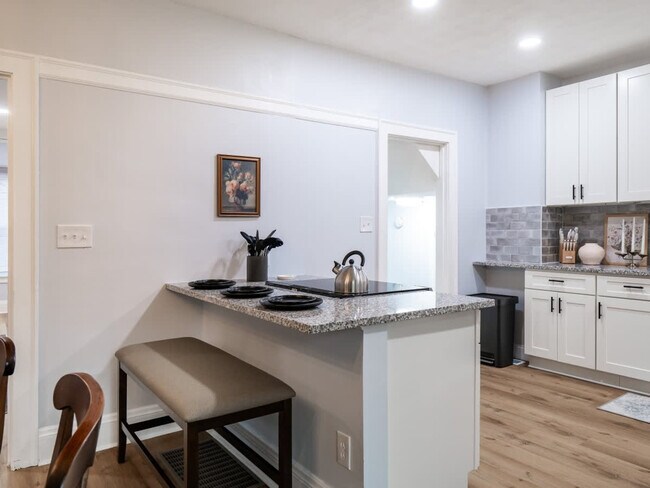 Building Photo - 2010 Chesterland Ave