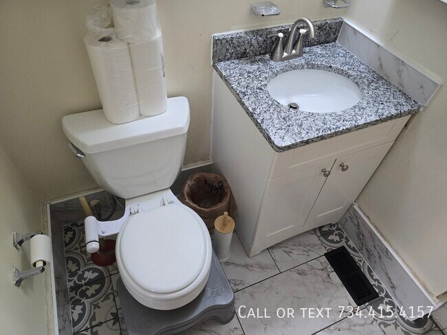 Building Photo - 1115 White St