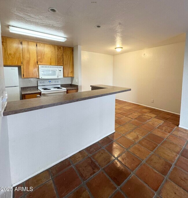 Building Photo - 8055 E Thomas Rd