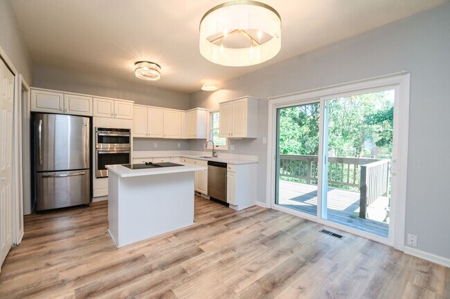 Building Photo - 5 bedroom / 2.5 bathroom Home for Rent in Valparaiso