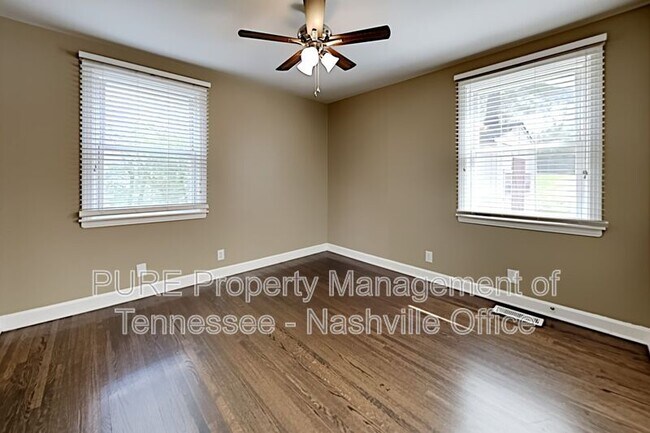 Building Photo - 537 Whispering Hills Dr