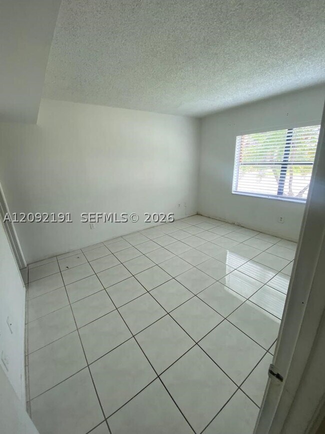Building Photo - 2715 W 66th St